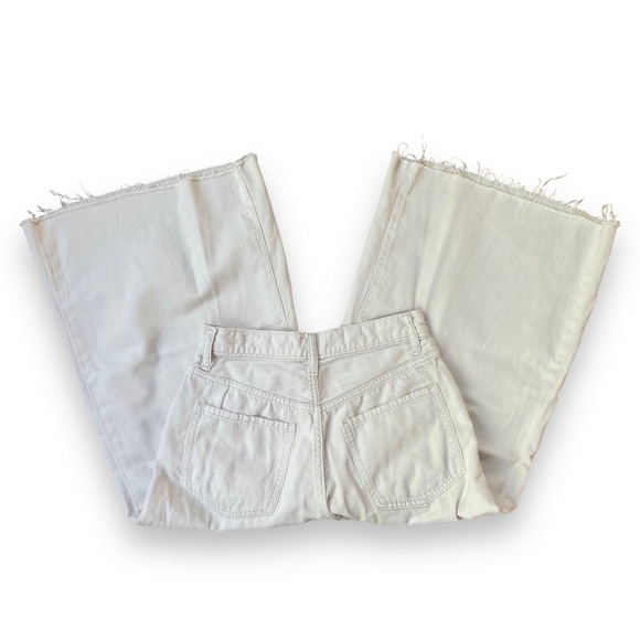 UNIQLO Cream Wide Leg Raw Hem Cropped Jeans | Size 25 - Picture 6 of 12